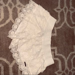 Abercrombie & Fitch white lace shorts